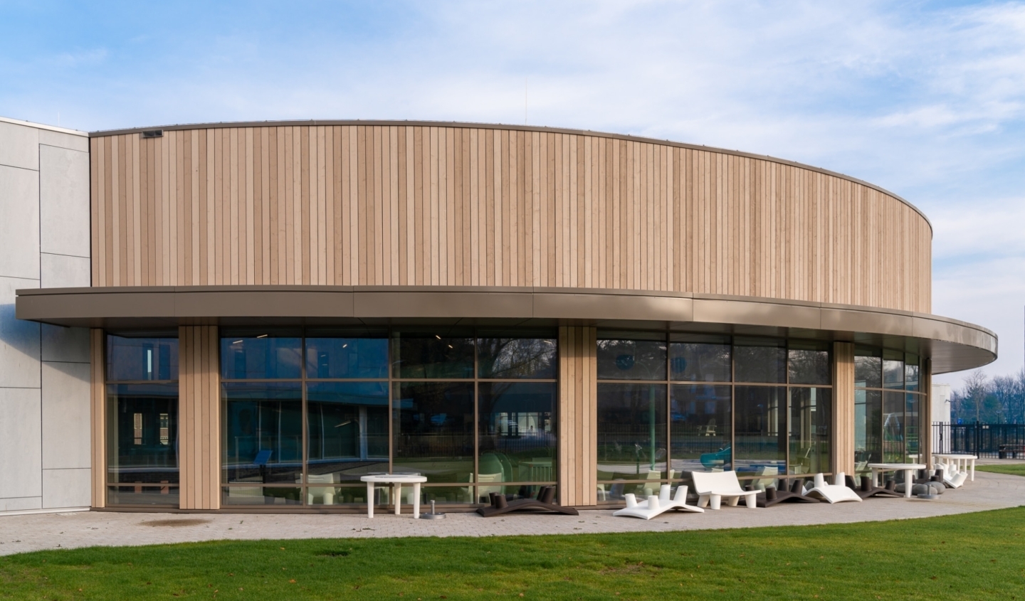 verticale gevelbekleding hout